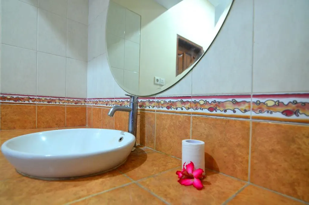 Lori Beach Inn Seminyak  Guest house