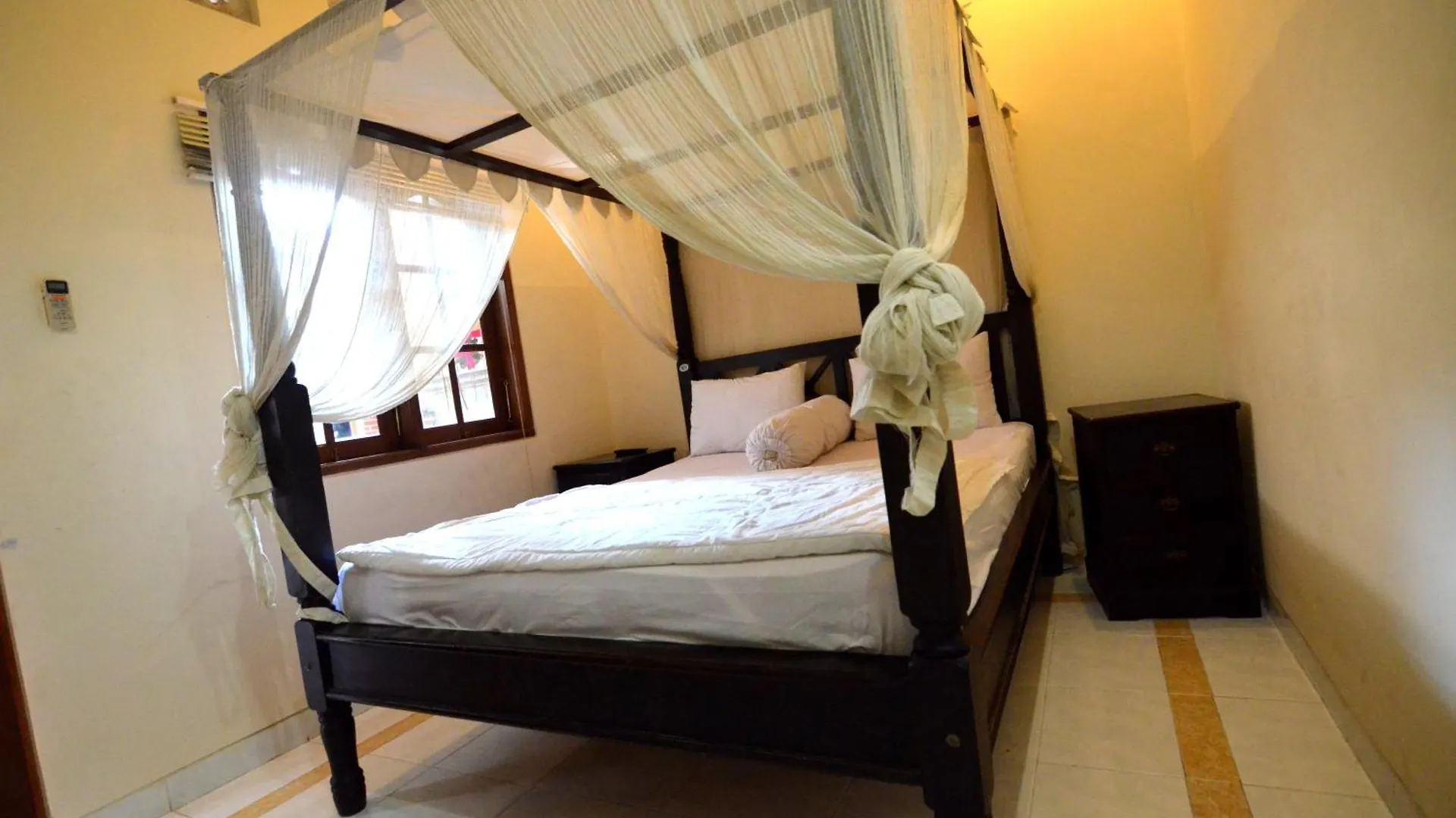 Guest house Lori Beach Inn Seminyak