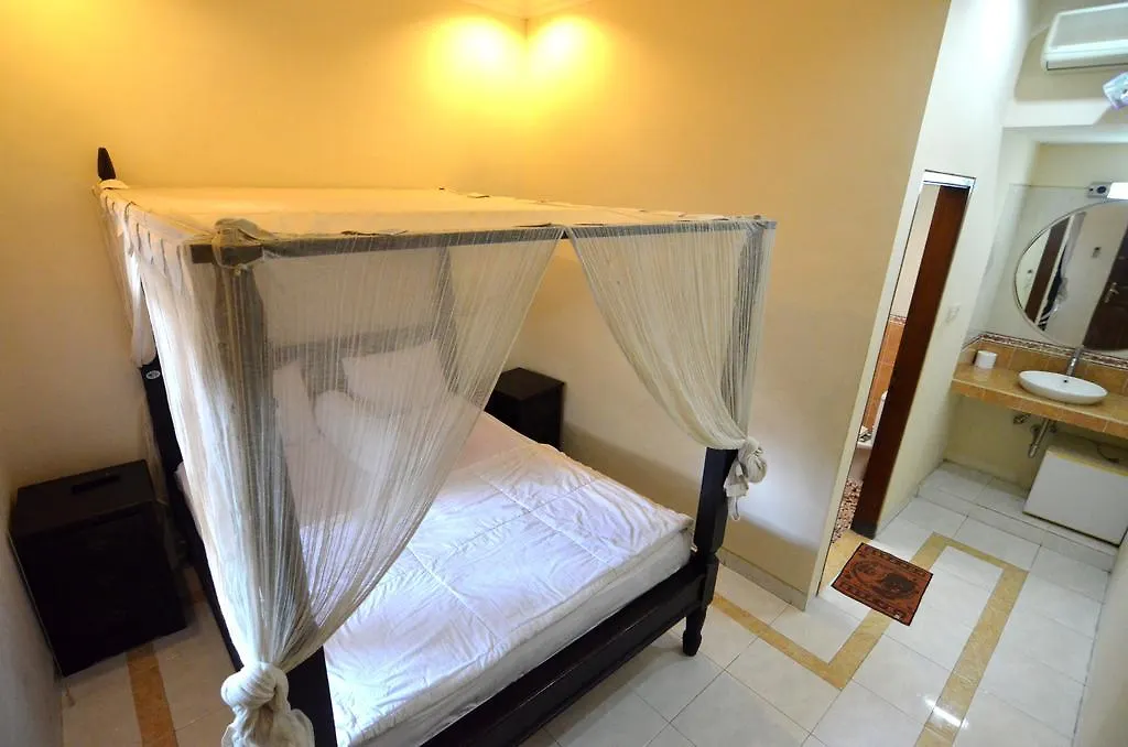 Guest house Lori Beach Inn Seminyak